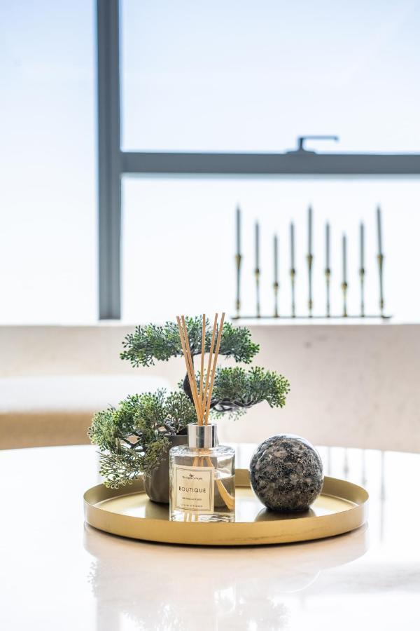 Ultra Luxury Palm Tower With Shared Hotel Facilities ドバイ エクステリア 写真